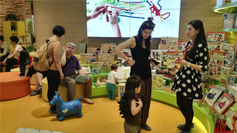 BBunion国际早教三里屯中心闪耀试营业 近百家庭齐见证